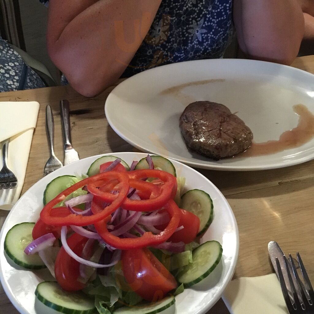 The Jolly Farmer Pub & Kitchen