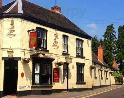 The Three Stirrups - Photo 8