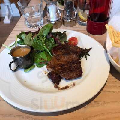 Wood Grill At The Queen Adelaide, Croydon Village