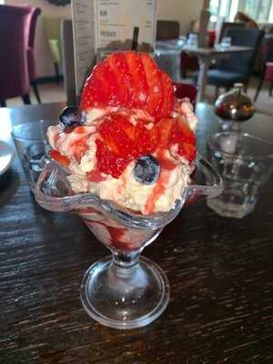 Wood Grill At The Queen Adelaide, Croydon Village