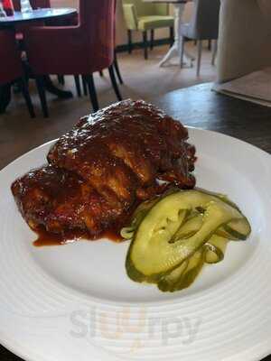 Wood Grill At The Queen Adelaide, Croydon Village