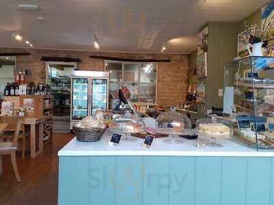 Moondance Cafe, Deli And Gifts