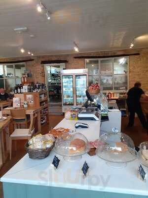 Moondance Cafe, Deli And Gifts