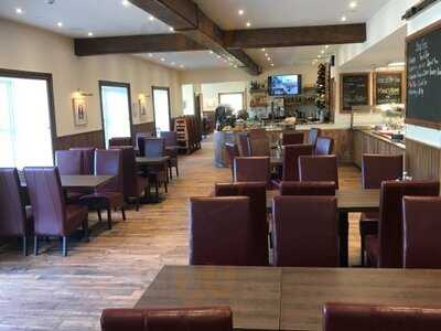 Stables Bistro - Photo 7