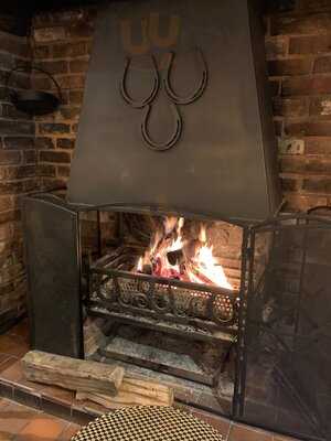 The Three Horseshoes