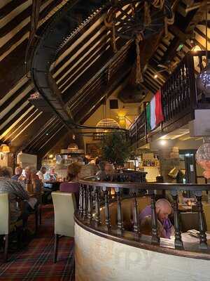 Guy's Eating Establishment