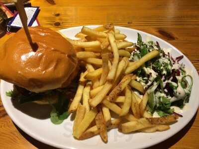 The Hollybush Inn & B&b