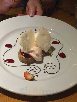 The Hollybush Inn & B&b