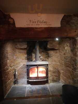 The Hollybush Inn & B&b