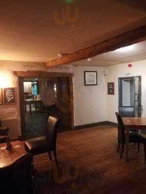 The Hollybush Inn & B&b