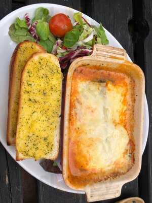 The Three Horseshoes Towersey