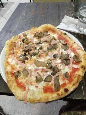 Reggies Stone Fired Pizza