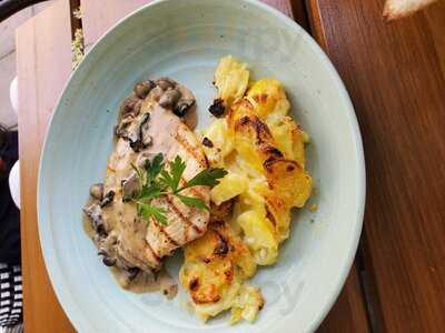 Cote Clifton Village