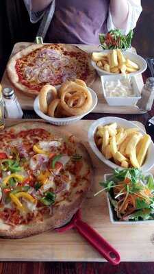 Medina Bar And Grill