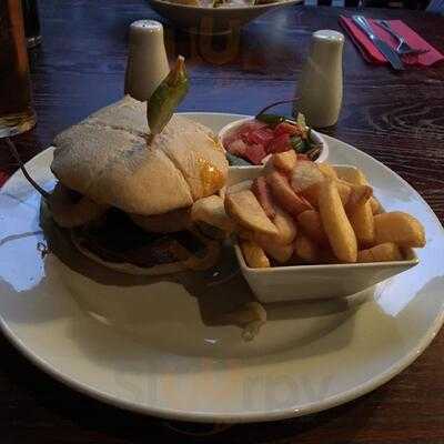 Medina Bar And Grill