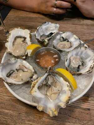 White Horse Oyster & Seafood Bar