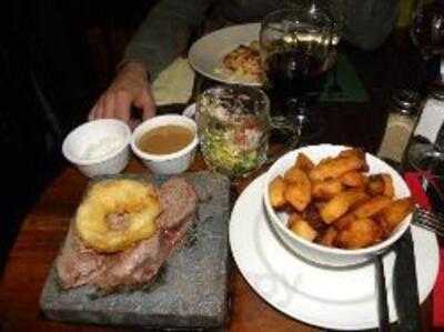 Mchughs Bar & Restaurant