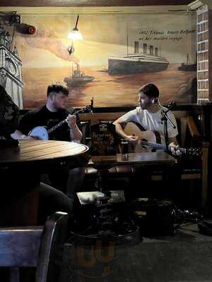 Mchughs Bar & Restaurant