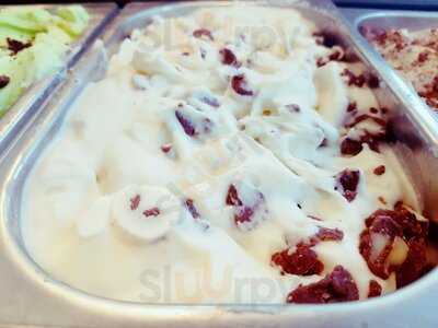 Davies Cafe And Ice Cream Parlour