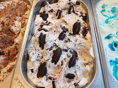 Davies Cafe And Ice Cream Parlour