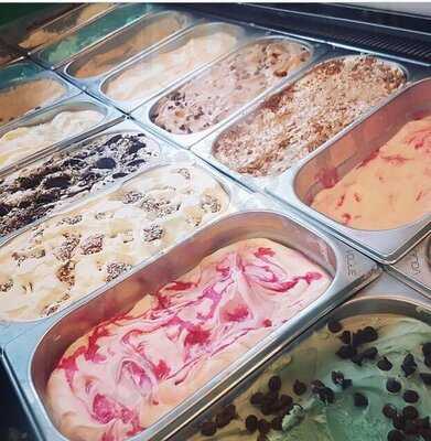 Davies Cafe And Ice Cream Parlour