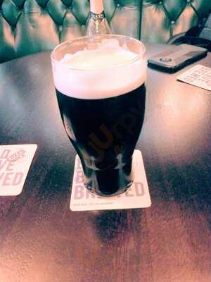 Robinsons Bar And Bistro - Photo 7