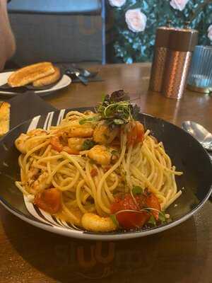 The Square Bar And Restaurant