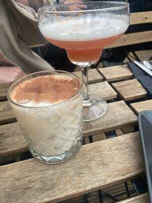 The Square Bar And Restaurant