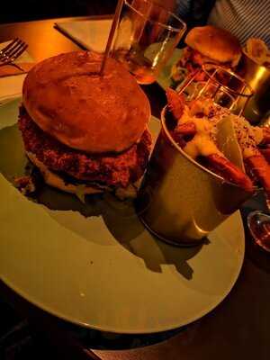 Wolf & Devour Burger Bar