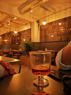 Wolf & Devour Burger Bar