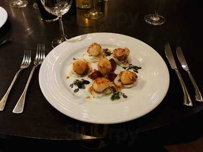 Tempus Bar & Restaurant At Grand Central Hotel