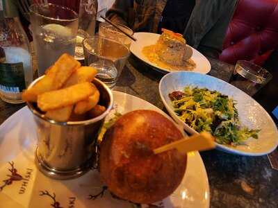 Whiski Bar & Restaurant