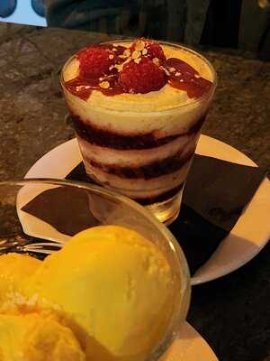 Whiski Bar & Restaurant