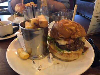 Whiski Bar & Restaurant