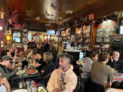 Whiski Bar & Restaurant