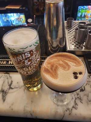 Whiski Bar & Restaurant