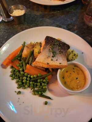 Whiski Bar & Restaurant