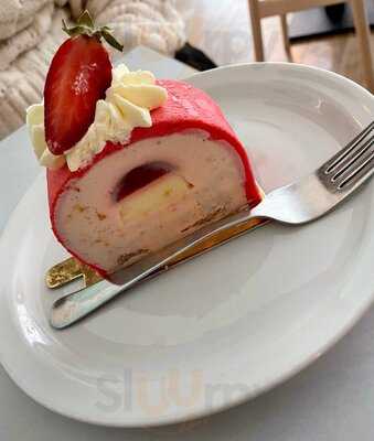 Broken Clock Cafe & Patisserie