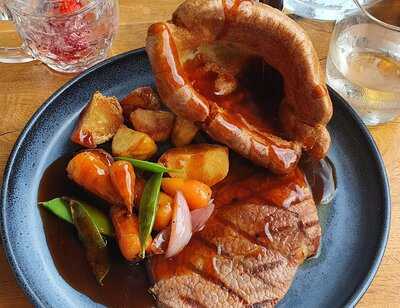 Loks Bar And Kitchen