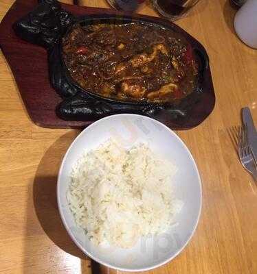 Armani's Eats And Treats