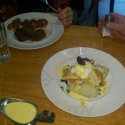 Armani's Eats And Treats