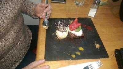 Armani's Eats And Treats