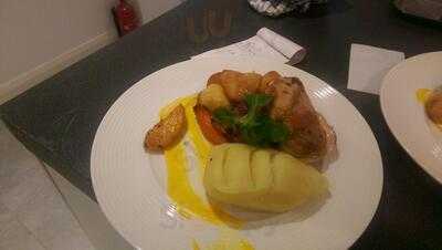 Armani's Eats And Treats