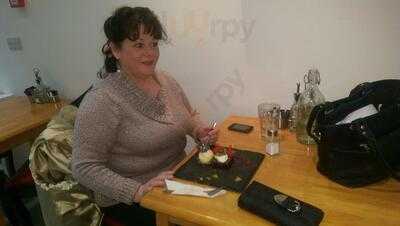 Armani's Eats And Treats