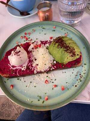 Laila Lunch & Brunch