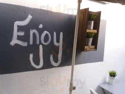 Kangaroos Tie Their Own Laces