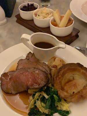 Gusto Restaurant & Bar