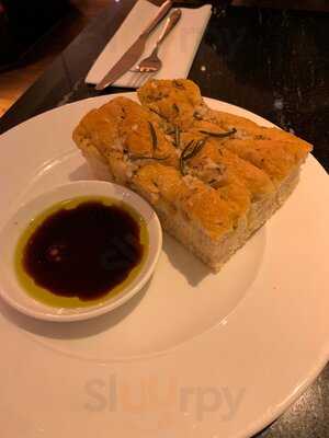 Gusto Restaurant & Bar