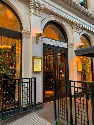 Gusto Restaurant & Bar