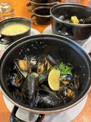 Mussel & Steak Bar